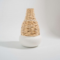 VASO EM JUNCO E METAL BRANCO G