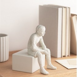 Escultura Pessoa em Poliresina